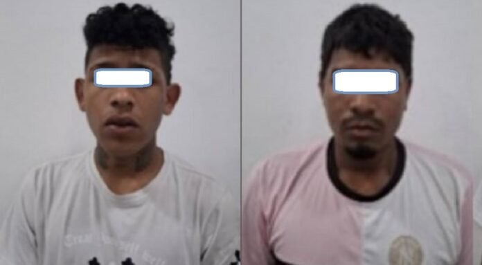 Dos azotes paseaban en moto