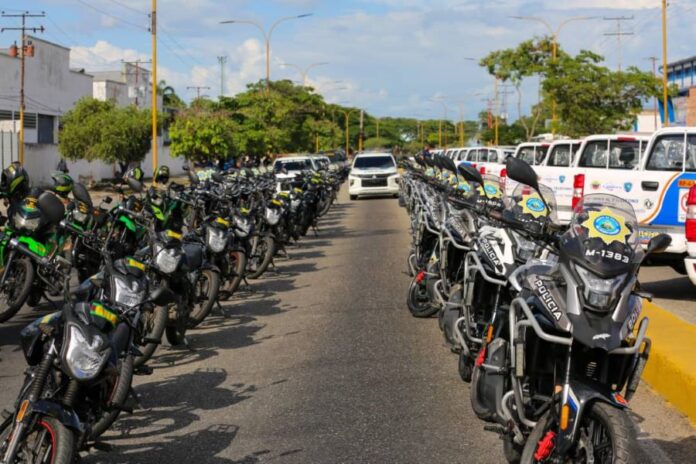 Ministro Cabello lideró entrega de motos