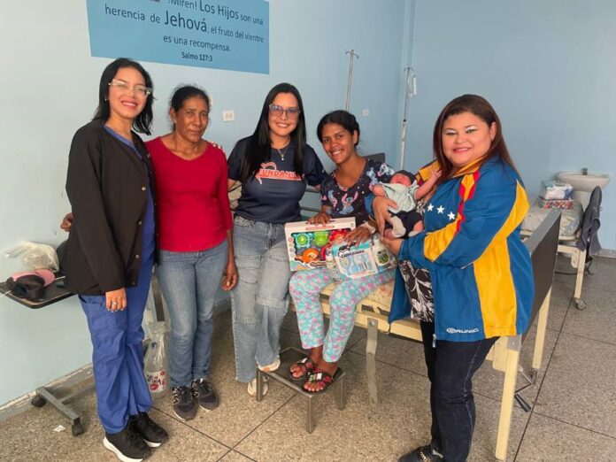 Entregan más de 60 kits de bebé