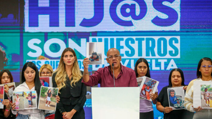 Jorge Rodríguez celebra rescate de menores