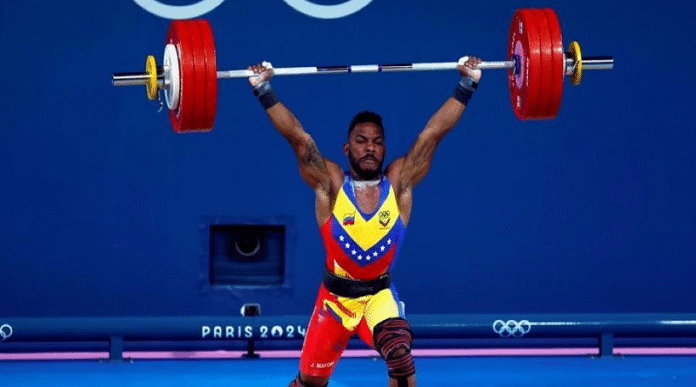 Mayora brilla con oro