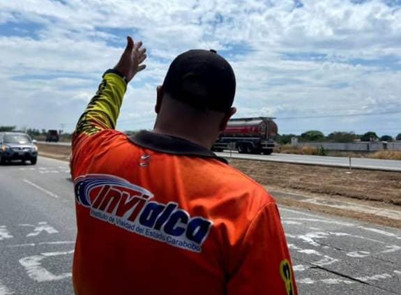 Dos lesionados en vuelco